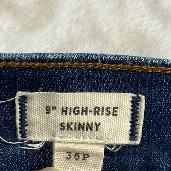 Madewell 9” High Rise Skinny Raw Hem Jeans - Picture 5 of 9
